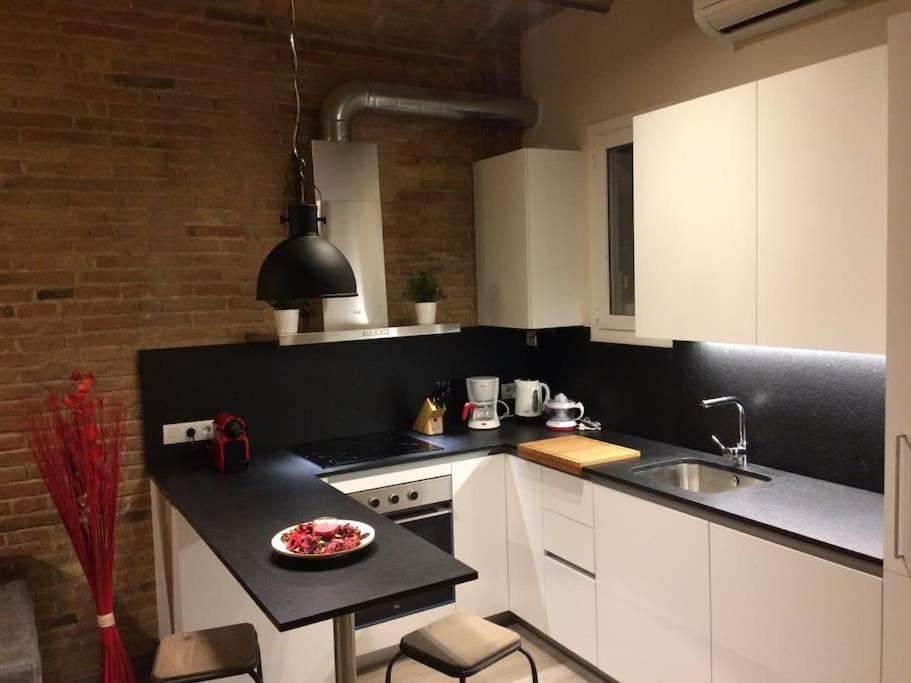 Lovely & Bright Vila Olimpica Beach Apartment Barcelone Extérieur photo